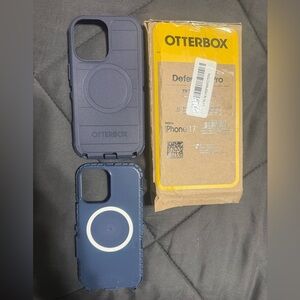 OtterBox Defender Pro iPhone 17 Case - Dark Blue